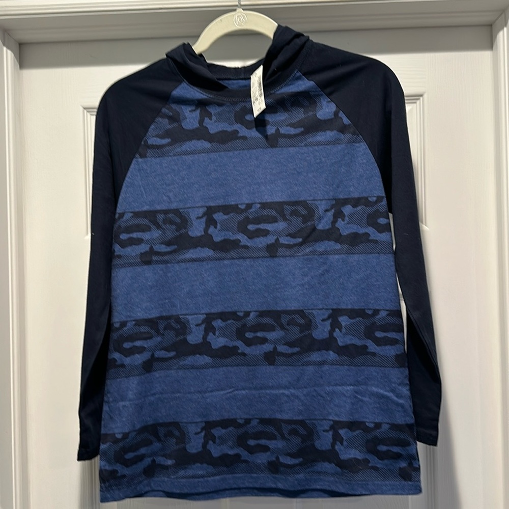 Children’s Place Boys long sleeve hooded shirt- Size XL